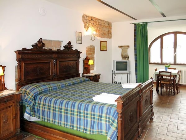 Apartment Il Vino In La Morra - 4 Persons, 1 Bedrooms - Liguria