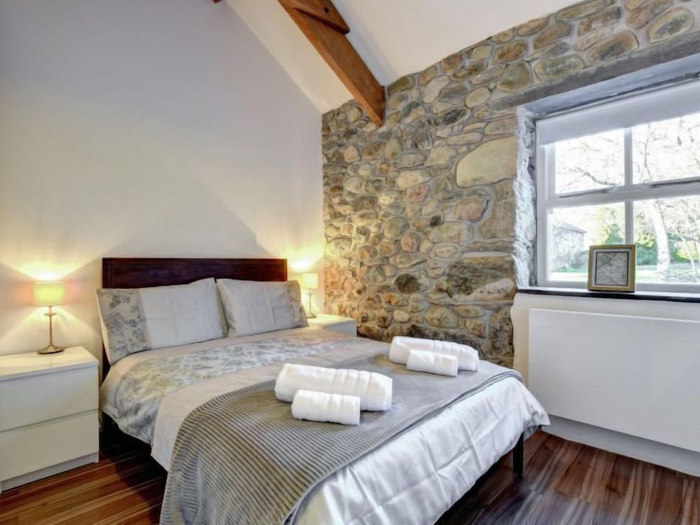 Ty Menai - Two Bedroom House, Sleeps 4 - Anglesey