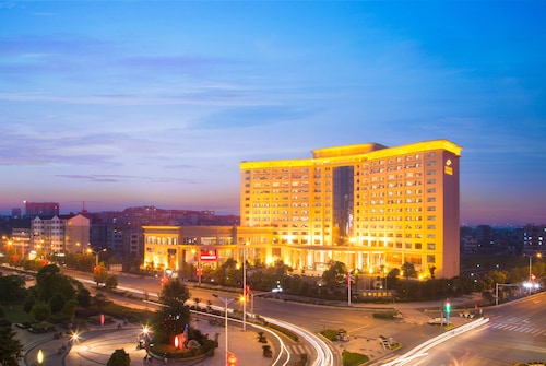 The Grand Plaza Hotel - Yichun
