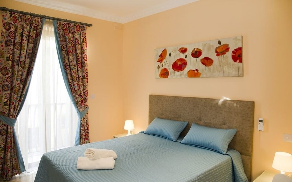 Sliema - Brand New Duplex 1 Bedroom Apartment Sleeps 4 - Malta International Airport (MLA)
