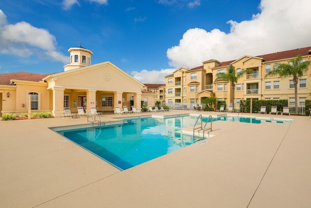 A Lovely Condo Close To Disney In A Gated Community With Resort Amenities - Haines City, FL