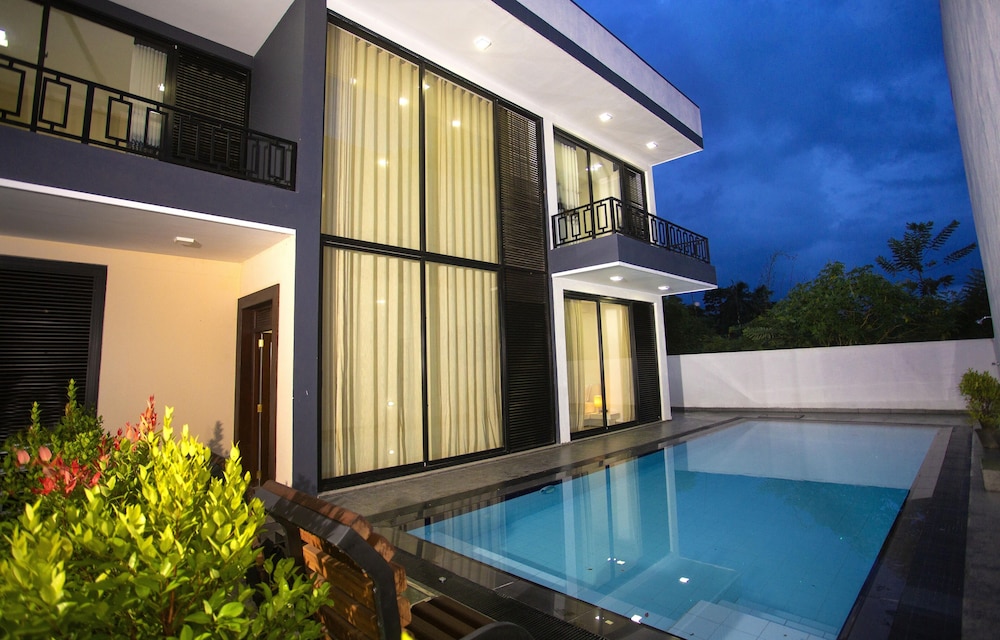 Luxury Villa With Privet Outdoor Swiming Pool. - Kandy