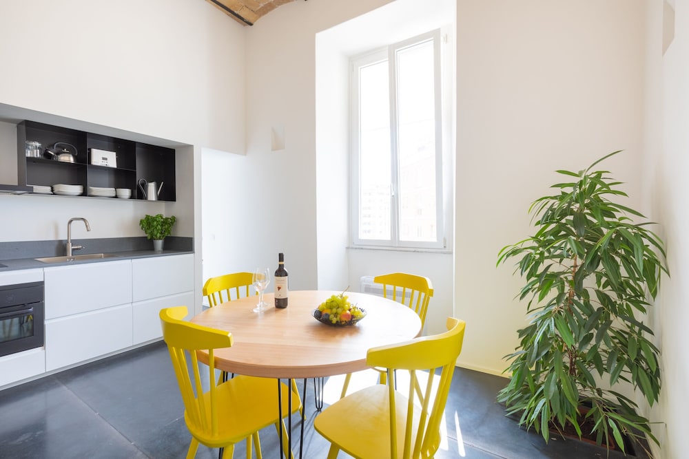 New Design Apartment At The Colosseum With Wifi. Proximity To Metro Stops B And A - Monti