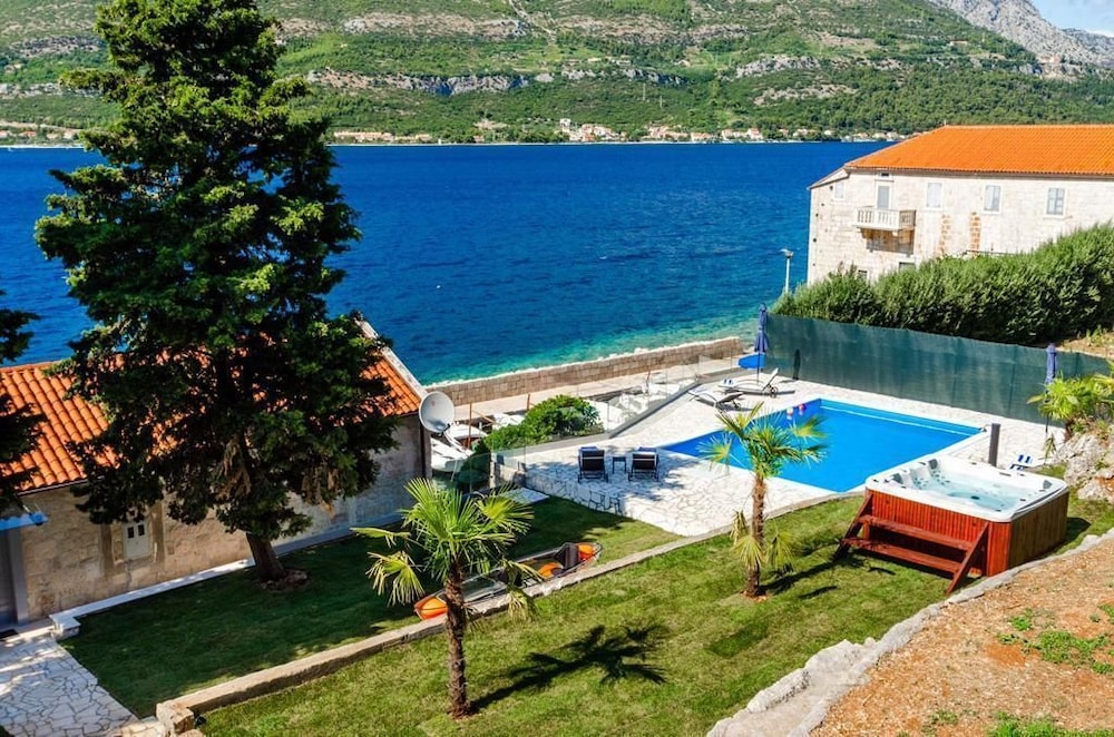 Villa Samostan Prestige - 4 Bedroom Villa - Stunning Sea Views - Jacuzzi - Gym - Korčula