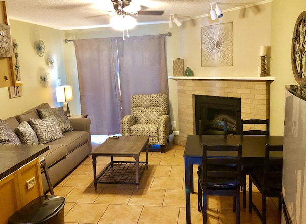 Beautiful Updated Condo With Direct River View From Balcony!  We Love Dogs! - Marion, TX