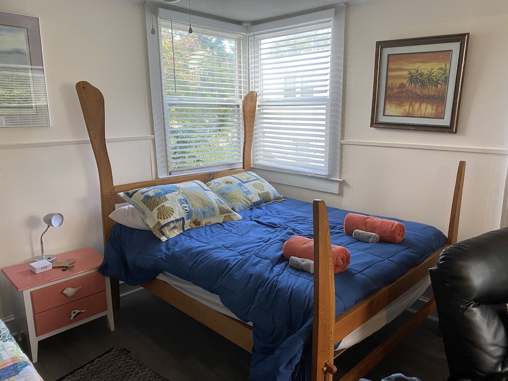 Upstairs Retreat With Private Stairs. Pet Friendly - Morehead City, NC