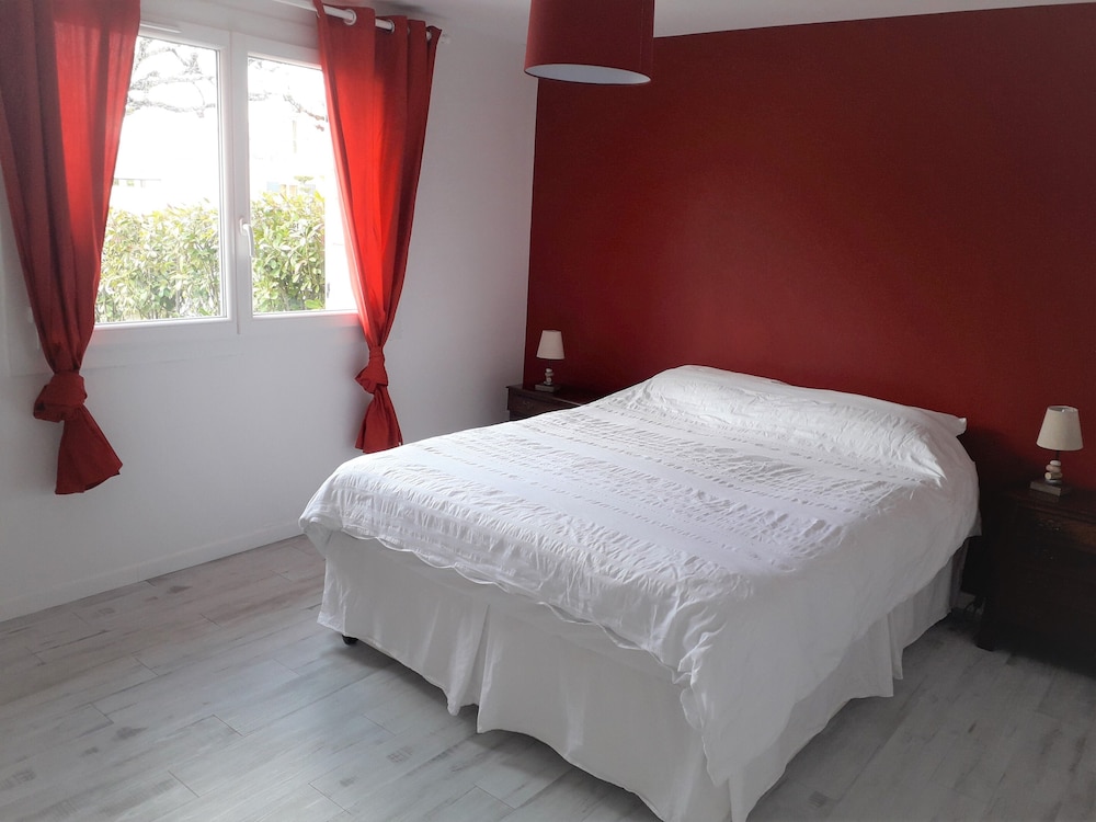 Nice Rent With Garden Near The Beach And City Centre - Royan