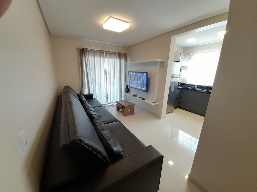 317, Bonito Apartamento De 3 Dormitorios - Bombinhas