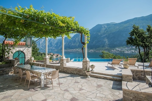 Authentic 5 Bedrooms Stone Villa In Kotor With Postcard Sea View - Kotor