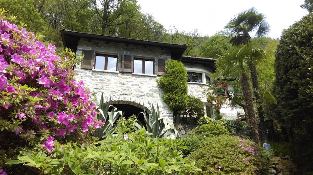 Cavigliano (Nähe Verscio): Casa "Ilvea", Alleinstehendes Tessinerhaus Mit Garten - Kanton Tessin
