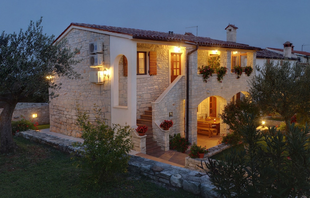 Holiday House Manuel- Istrian Stone House In A Quiet Resort Near The Sea - Rakalj
