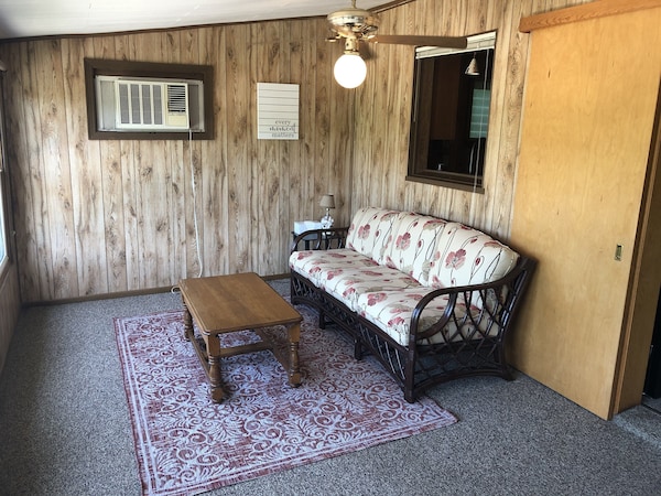 Tëmike Terrace: Welcome! (Quaint Cabin Located On The Mighty Mississippi) - Wisconsin