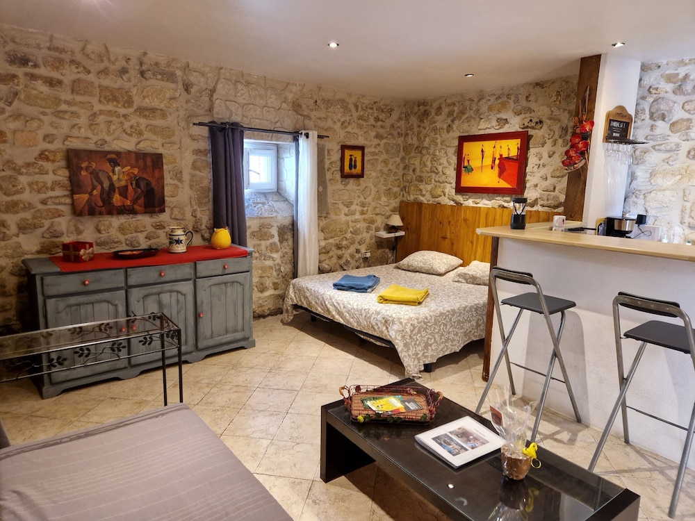 Gîte Anna 25m²: Air Conditioning, Swimming Pool And Garden  Sommieres - Sommières