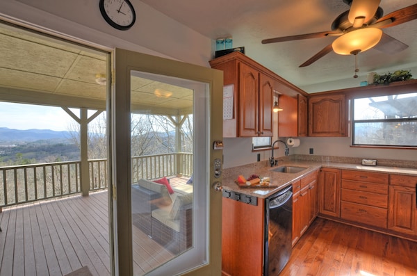 5-star Home,  Gorgeous  Views With Hot Tub - Franklin, NC