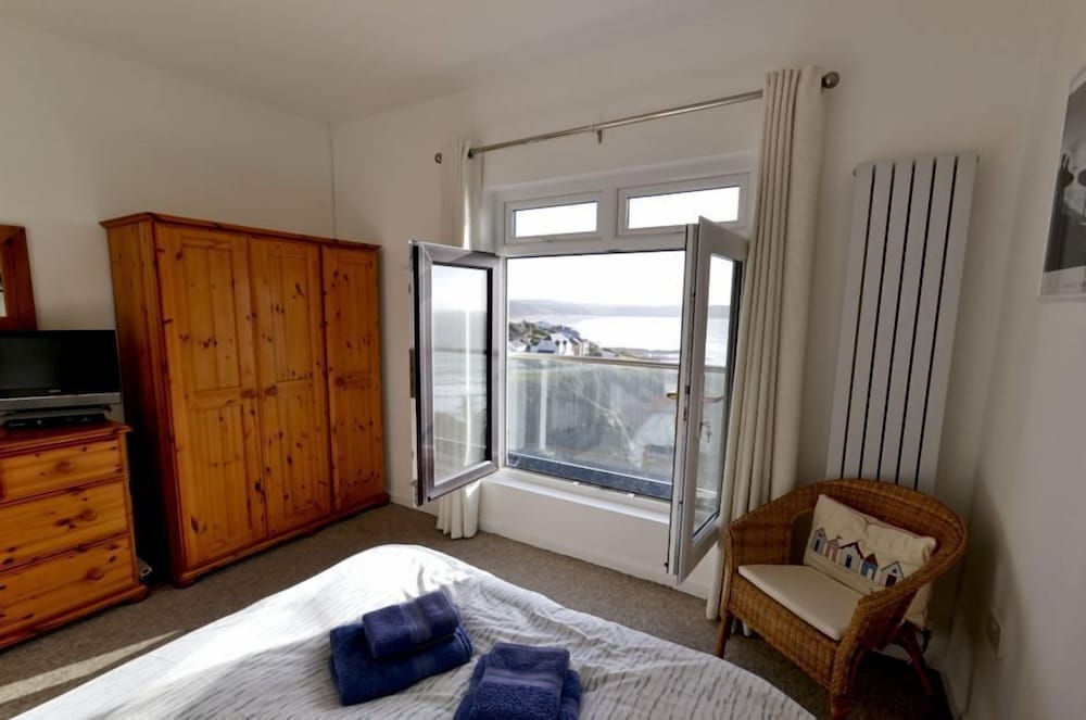 Comfortable 3 Bed House With Gorgeous Sea Views And Outside Terrace Space. - Mortehoe