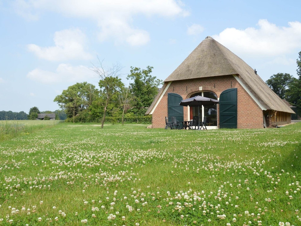 Quaint Farmhouse In Geesteren With Meadow View - Gelderland