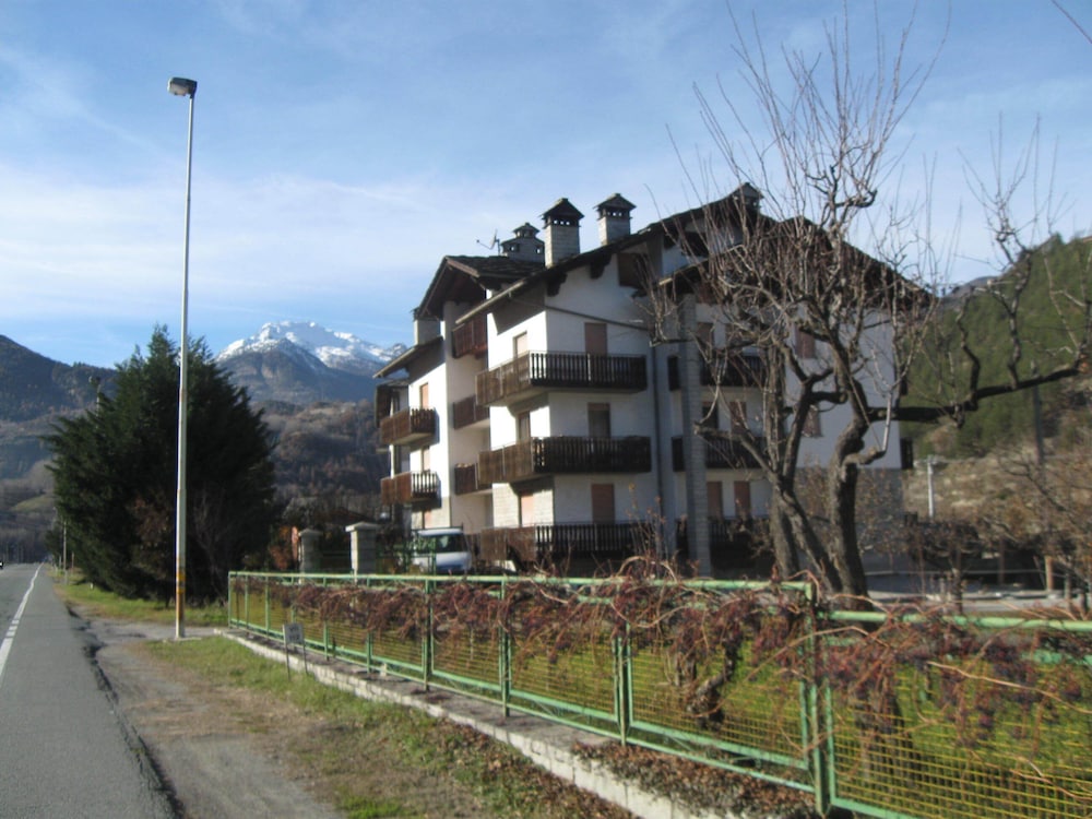 Appartamento In Posizione Centrale Che Permette Di Visitare Tutta  La Valle D'ao - Saint-nicolas, Italia
