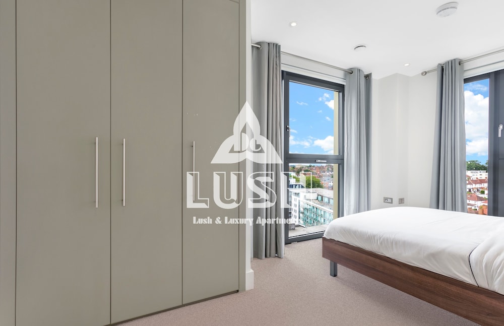 Lush PENTHOUSE Apartment Opposite Hilton & Wembley Stadium - Harrow