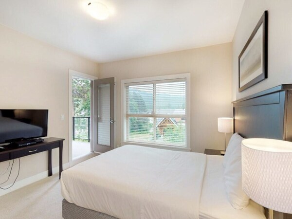 Harrison Lake View Suites - Two Bedroom Grand Suite 8 - Harrison Hot Springs