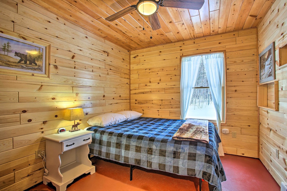 Outdoor Enthusiast's Lodge On 400 Private Acres! - Michigan