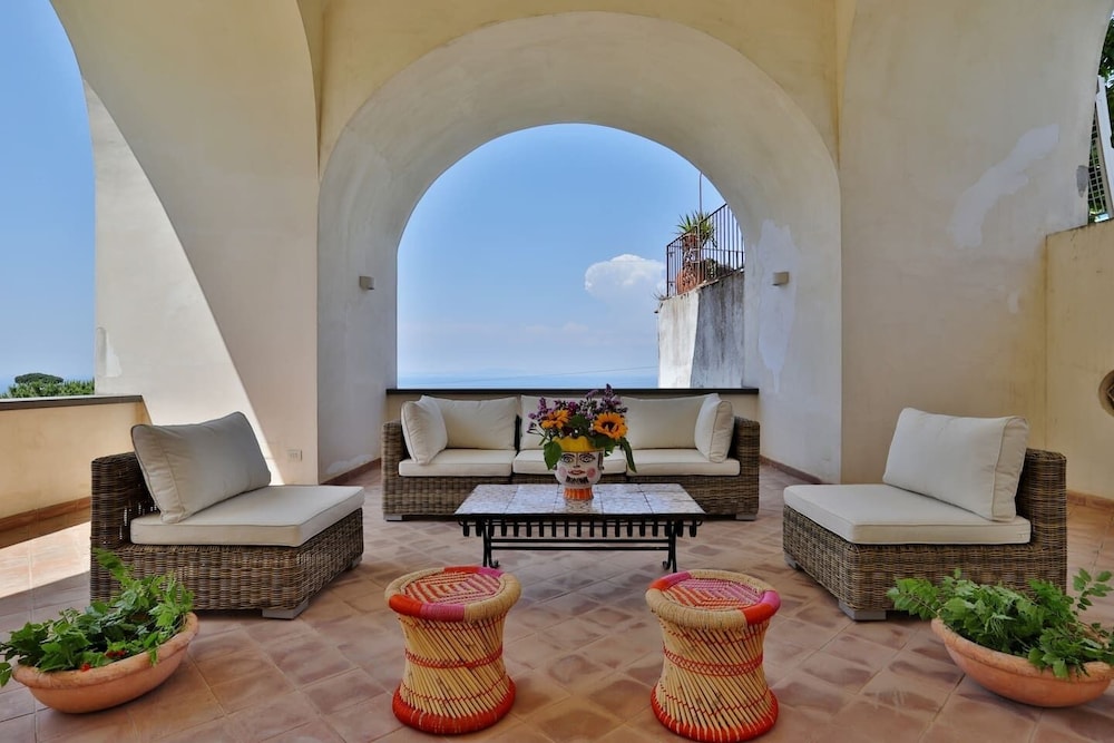 Luxury Apt. Con Fantastic Terrace: "The Loggia" - Capri Adası