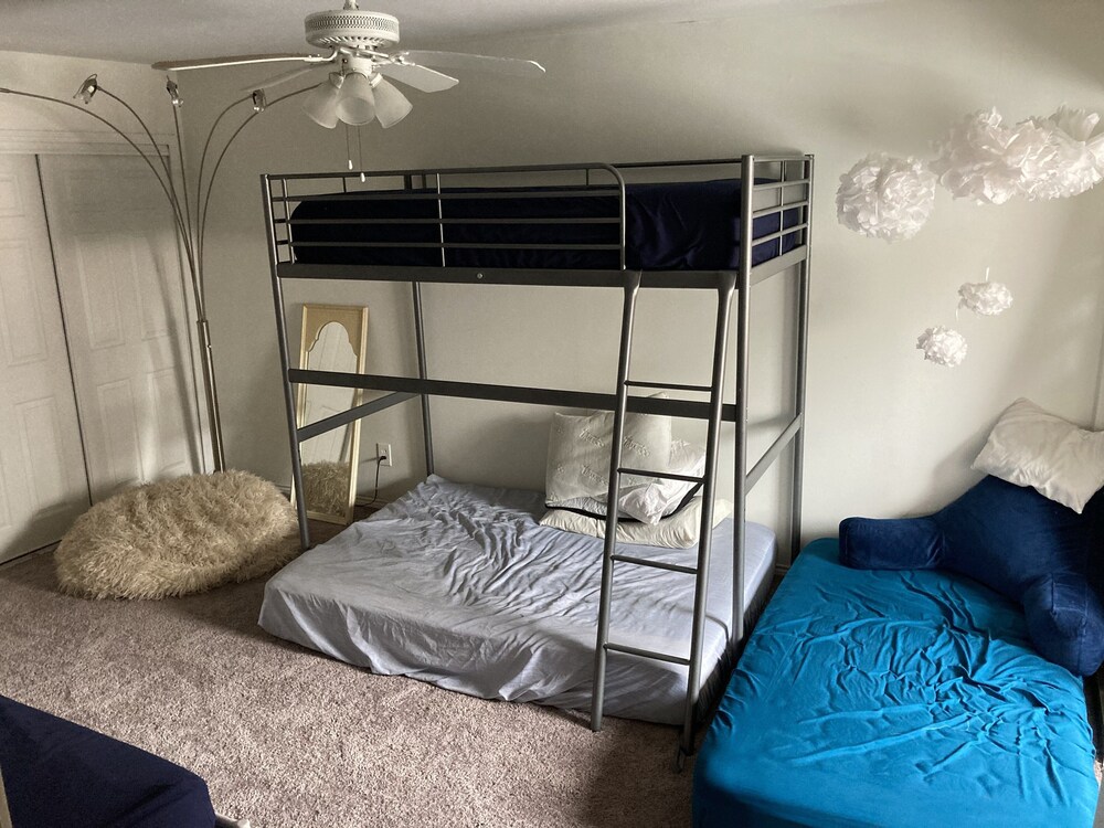 Big Room With Multiple Beds - Gulfton - Houston