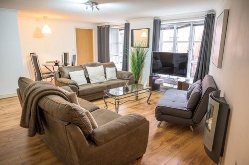 Colton Leeds airbnb, hotels and holiday rentals