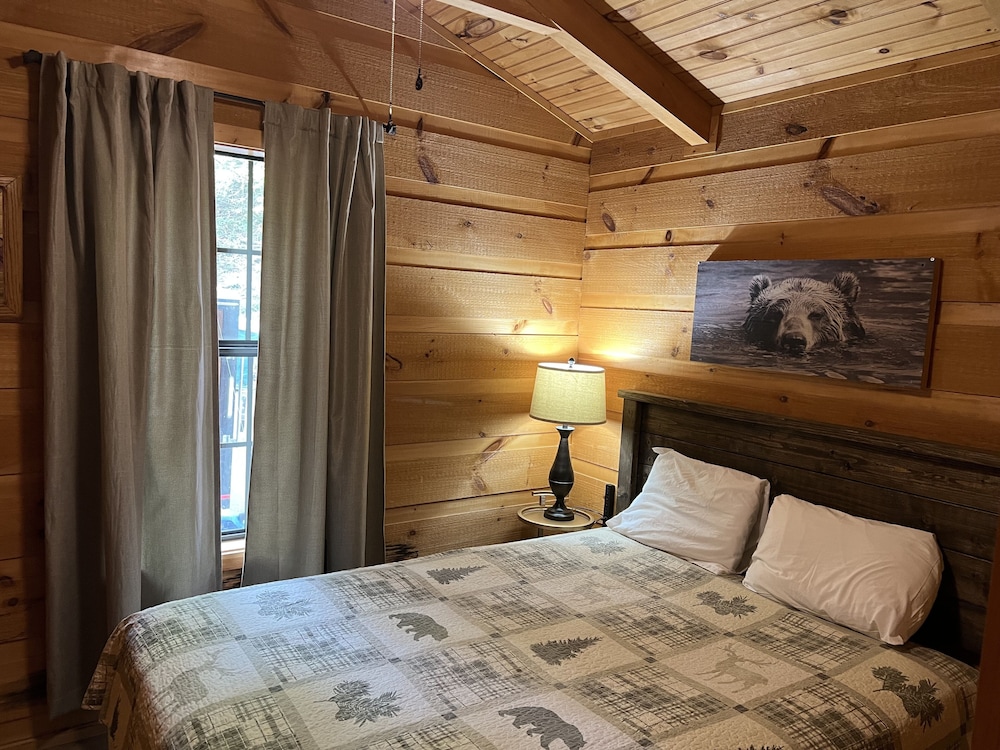 Cabin With Game Room, Wifi And Pet Friendly - Gatlinburg, TN