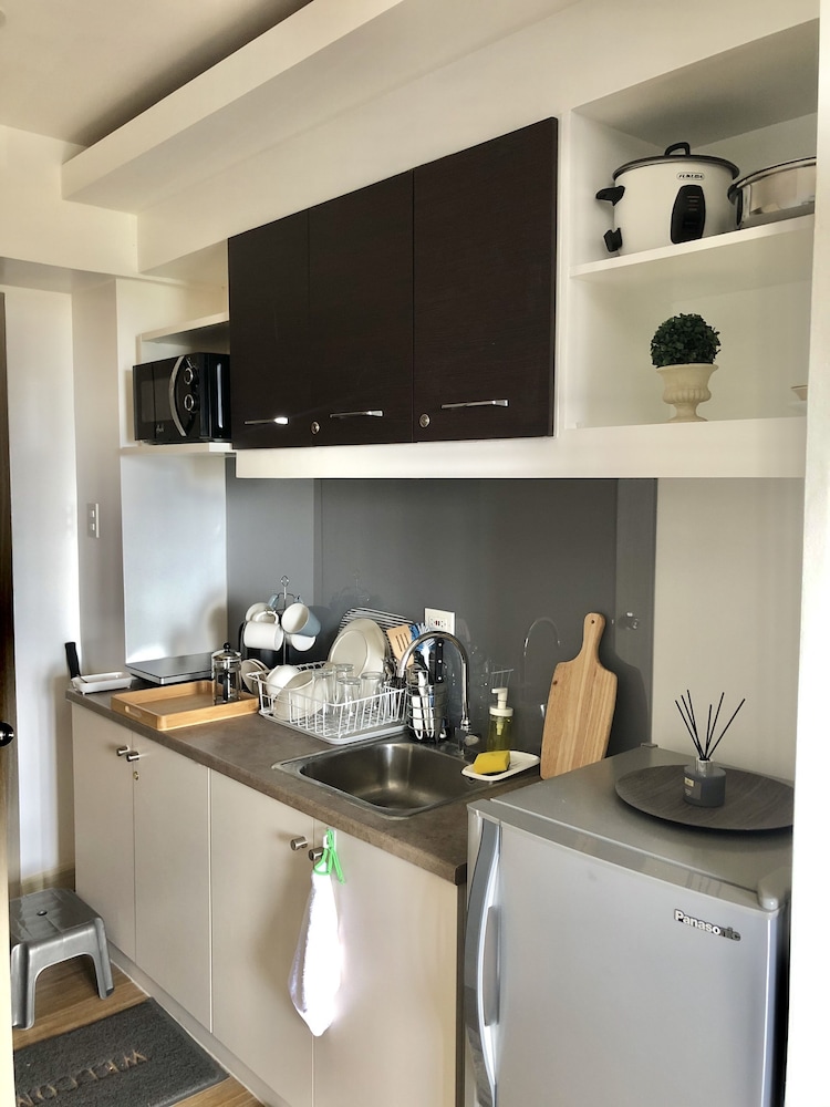 1 Br Condo Near Airport, Bgc With Netflix, Fiber Wifi In Grace Residences - Taguig