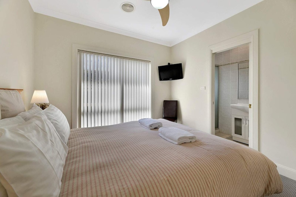 Spacious 2 Bed, 2 Bath Villa| Cbd Location - New South Wales