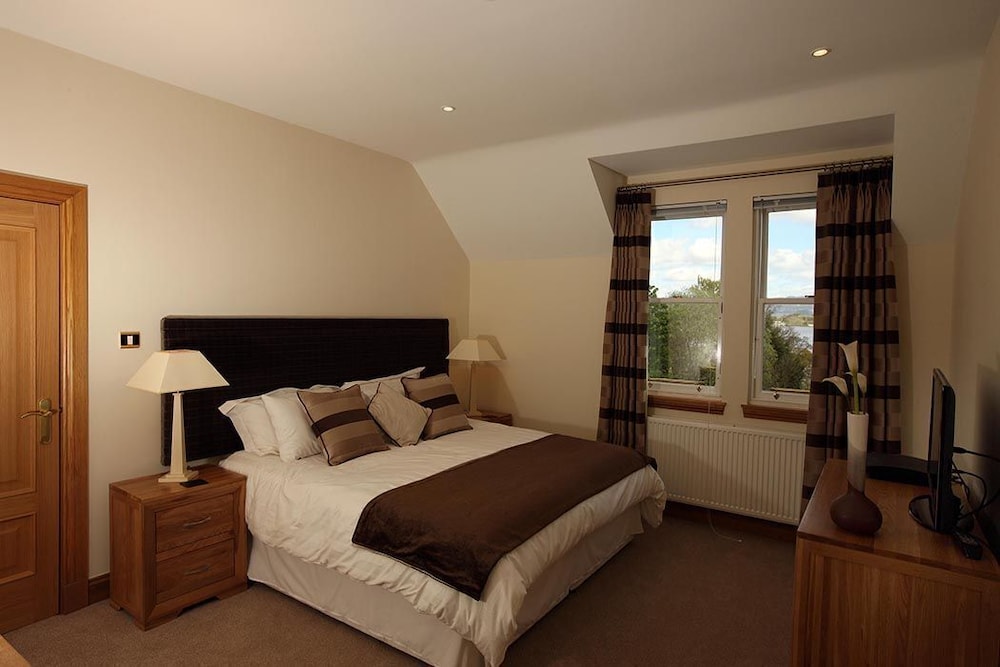 Number 15 Lomond Castle - Sleeps 6-7 - Sleeps 7 Guests  In 3 Bedrooms - Loch Lomond, United Kingdom