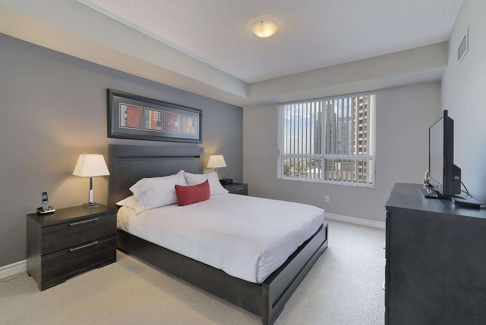 Skymark -Ready Move-in-near Square One - Mississauga