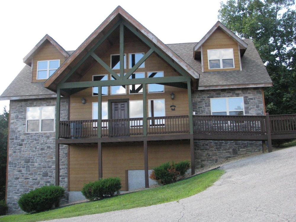 Moose Bay Lodge. Close To Sdc, Clubhouse & Pool!  True 4 King Br & Ba Lodge - Branson, MO
