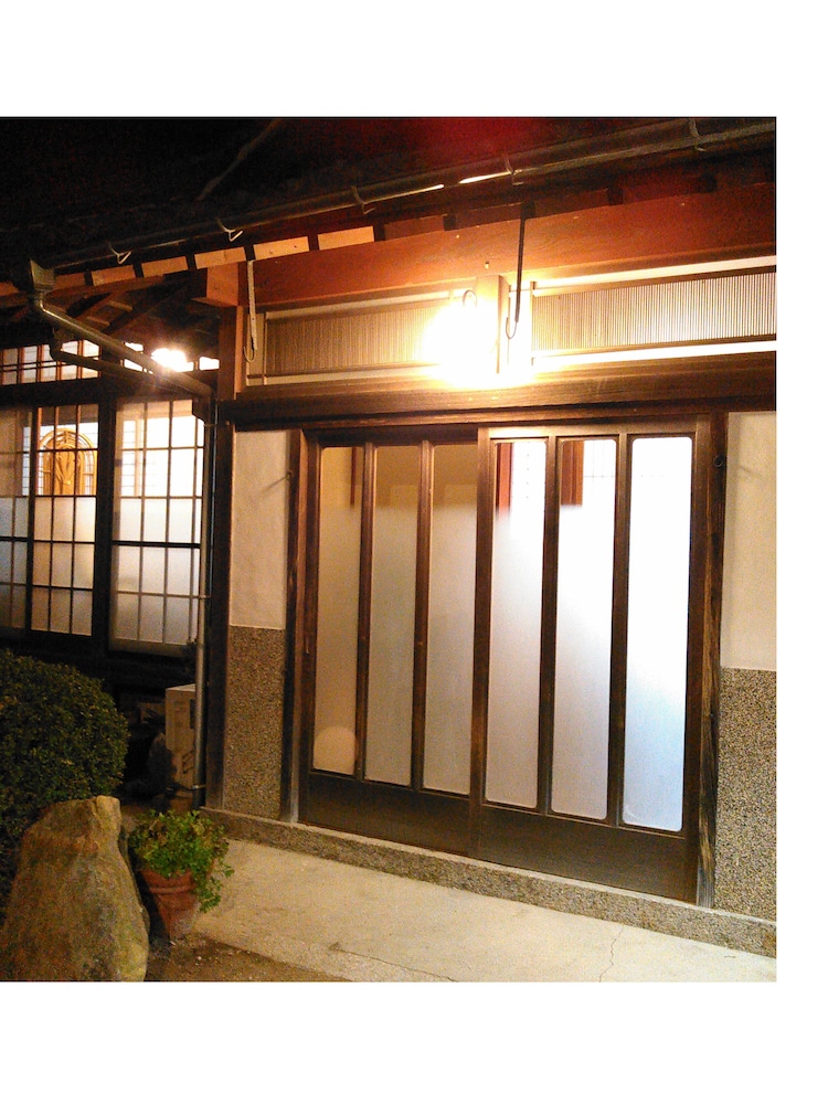 築80年以上の古民家で、昭和の古き良き時代にタイムスリップ。1日1組限定。昭和の宿「汐凪」(shionagi) - 山口市
