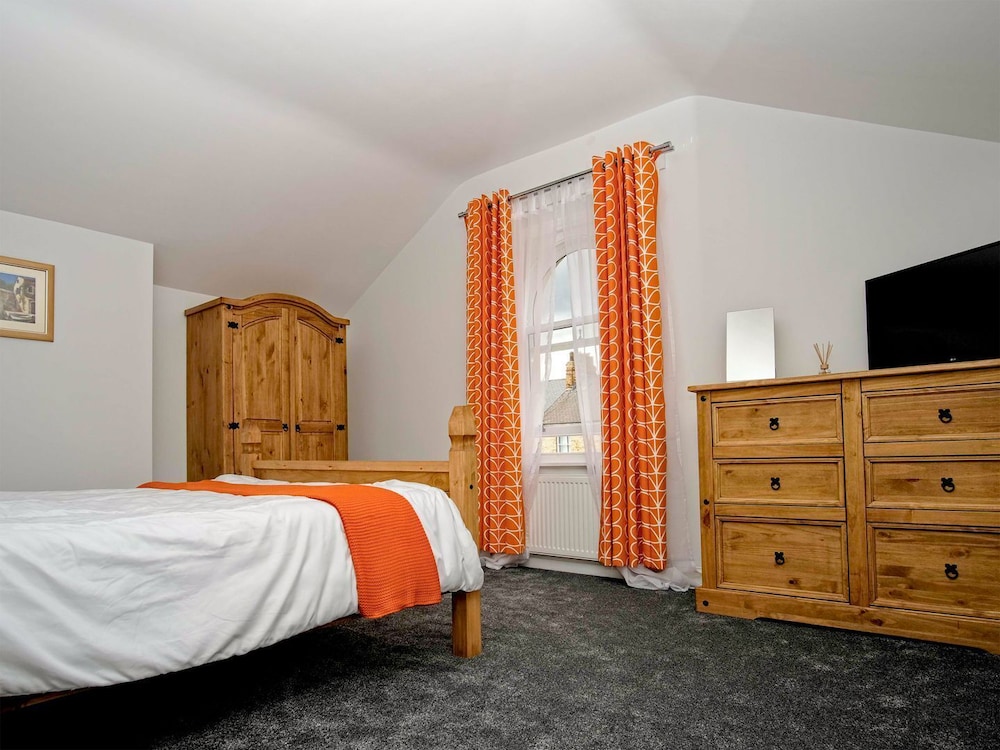 2 Bedroom Accommodation In Scarborough - Scarborough