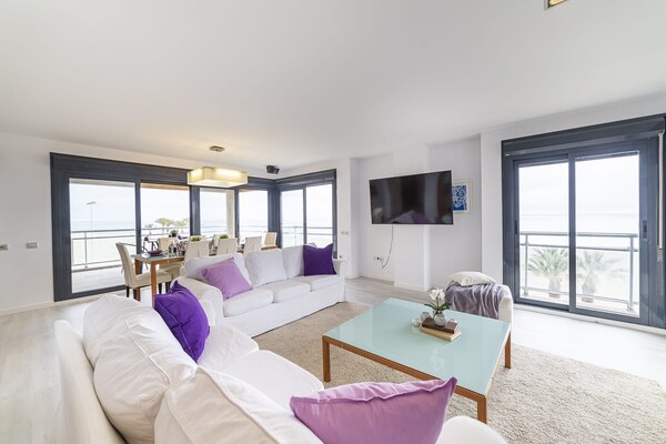 Discount! Fantastic 270 M2 Penthouse With Amazing Sea Views Direct On The Beach - Roquetas de Mar