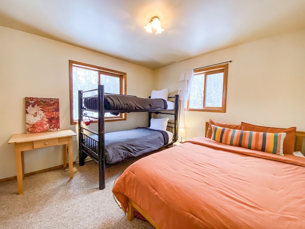 Just Renovated! Cozy Cabin Backed By Aspens, Pet Friendly / Family Friendly - Aspen Acres - Fairplay, CO
