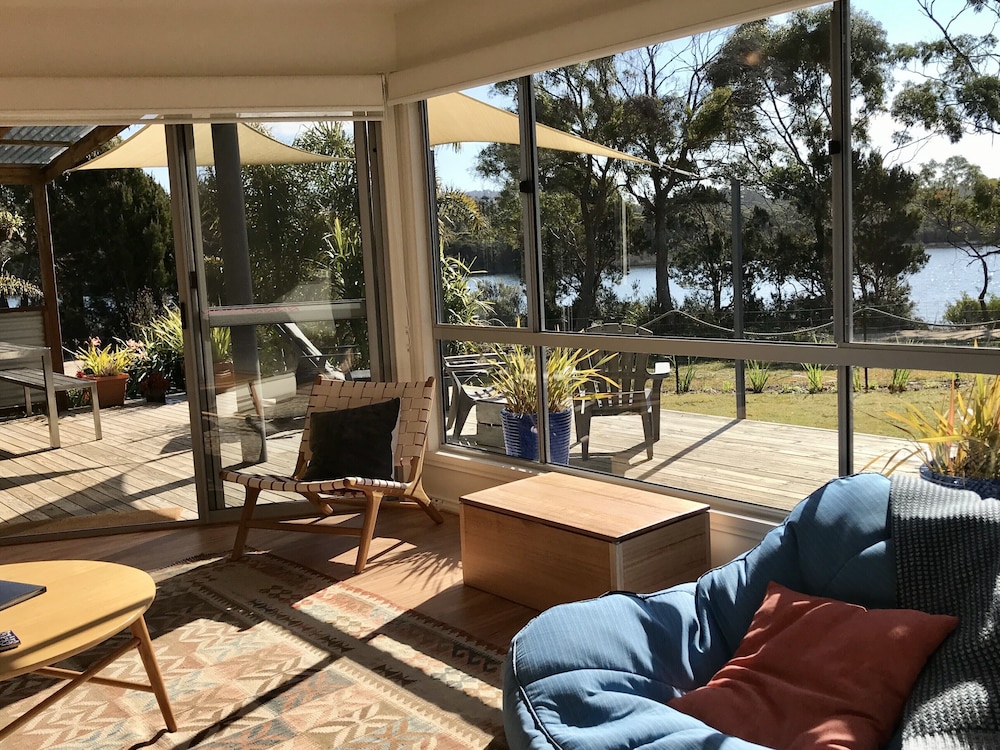 Private, Sunny, Waterfront Retreat - Bay Of Fires - St Helens