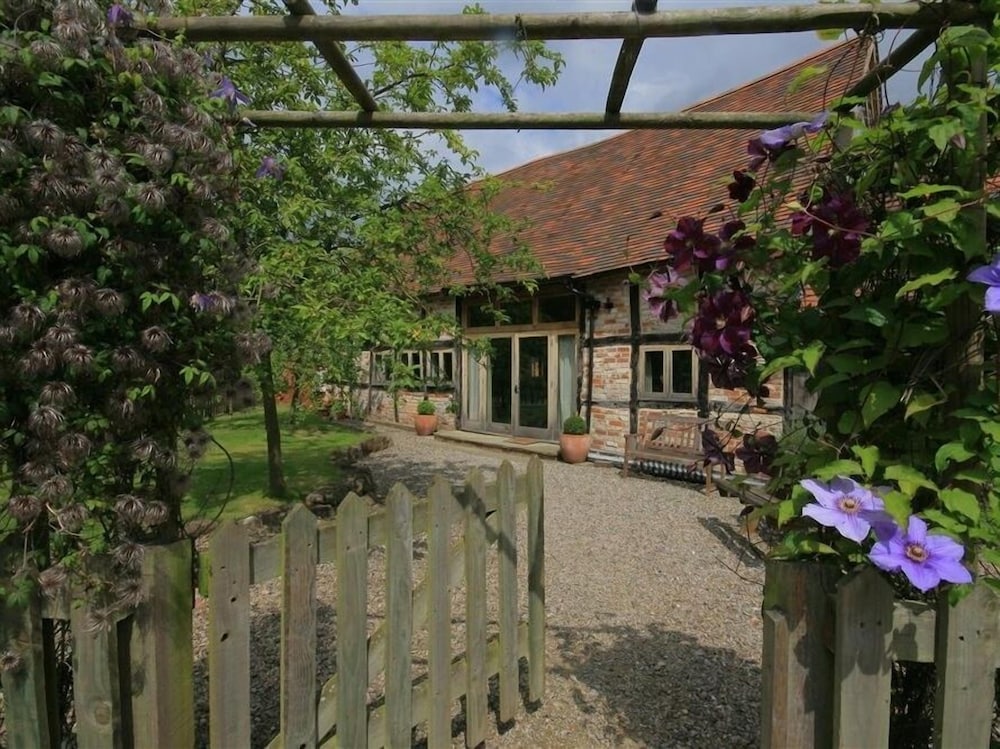 Whites Farm Barn - Gloucestershire