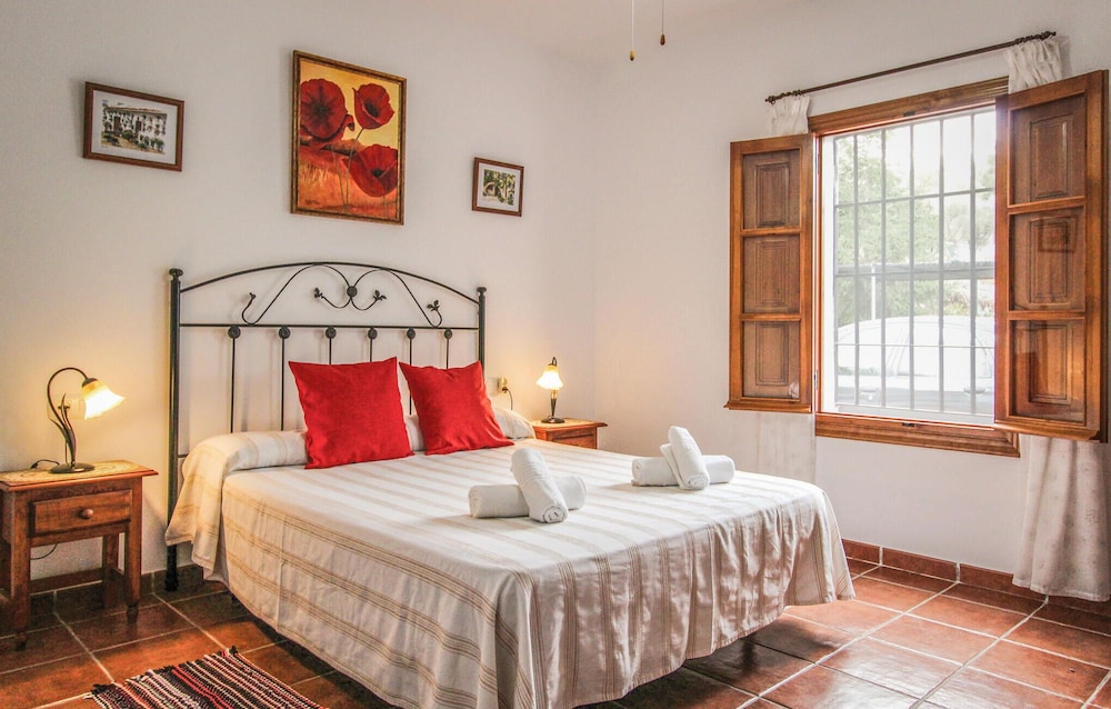 Spacious And Comfortable Vacation Home With Private Pool On The Costa Del Sol. It Is Located Between - Frigiliana