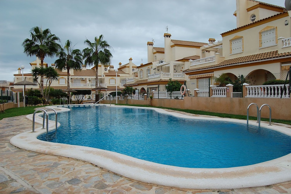 3 Bed Townhouse, Prive-tuin, 20 Voet Van Gemeenschappelijk Zwembad, Perfect - Playa Flamenca