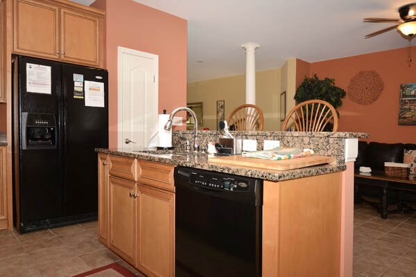 Spacious/clean 3br Rehoboth Beach Townhouse W/ Pool/tennis/playground/parking - Lewes, DE