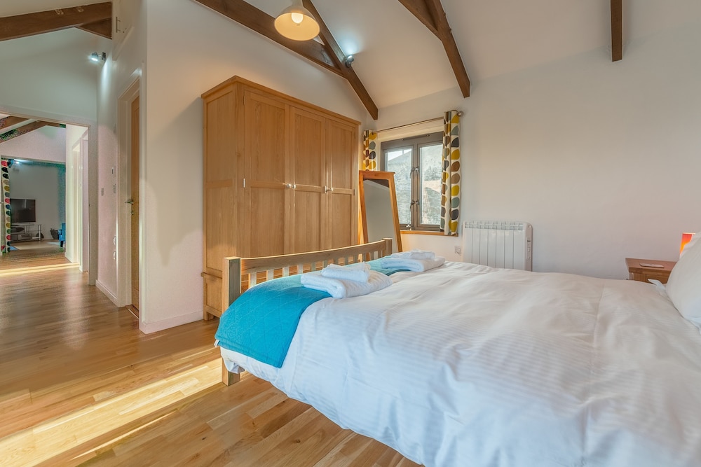 A Spacious And Beautifully Renovated Barn Conversion With Three Bedrooms. - St Agnes