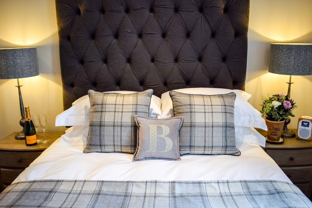 Benoch Lomond Castle - Sleeps 4 Guests  In 2 Bedrooms - 洛蒙德湖