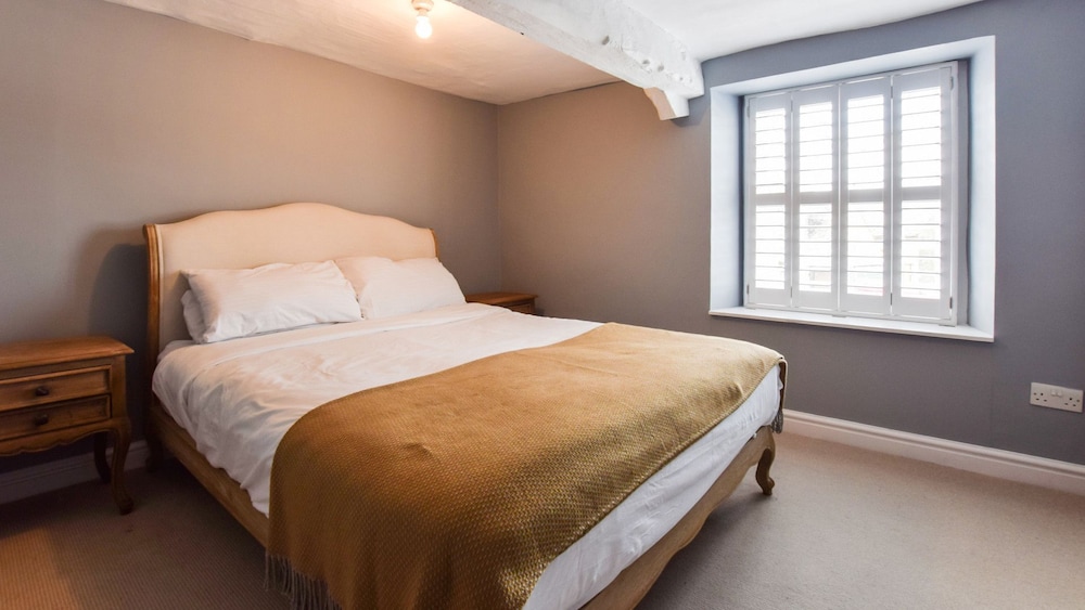 27 Horsefair - Sleeps 4 Guests  In 2 Bedrooms - Tetbury