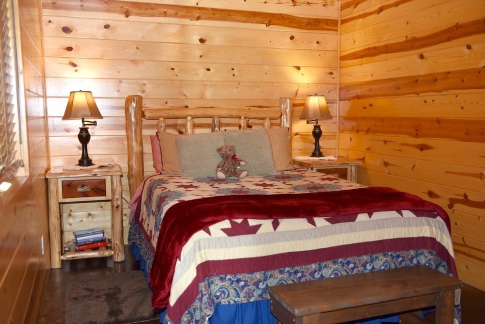 Cozy Corner Gives Your Vacation The Comforts Of A - Broken Bow