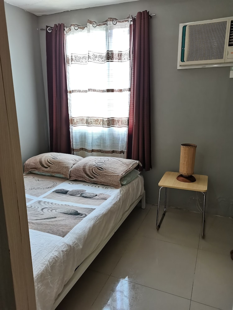 Studio With Separate Bedroom And Have Private Access To The Sm Malls - Luzon