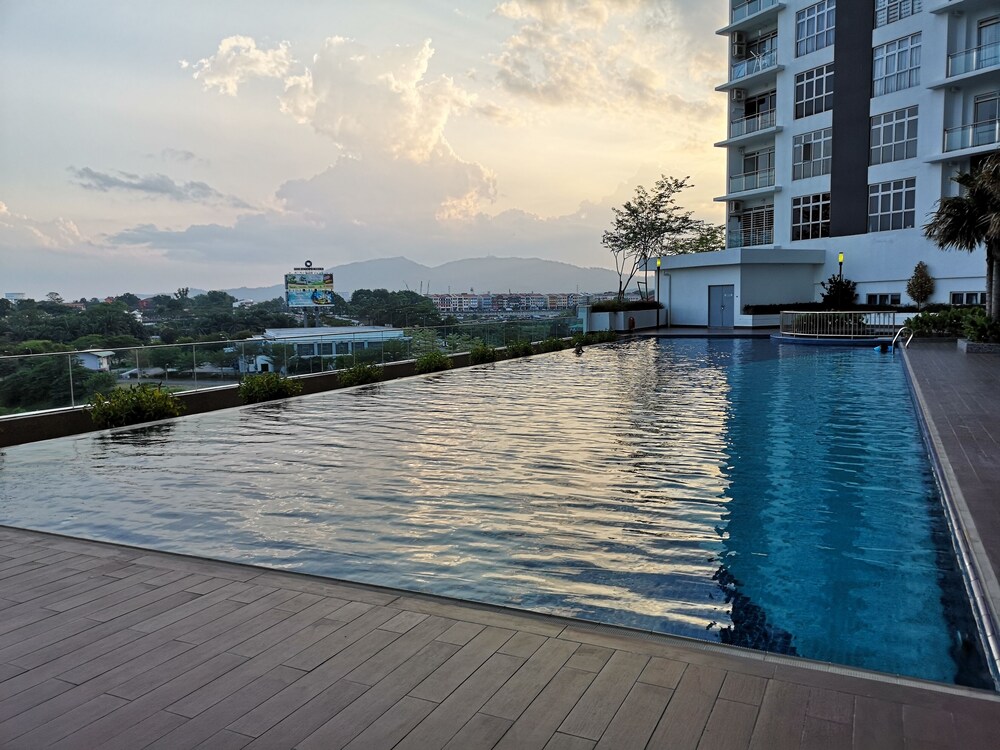D' Putra Suites & Homestay @ Near Senai International Airport / Johor Premium Outlet (JPO) / AEON Mall - Kulai