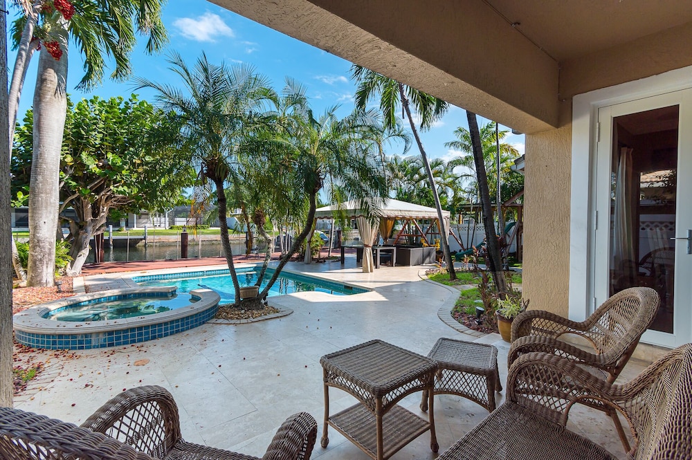 Atemberaubende Waterfront Estate Auf Lauderdale Isles! - Fort Lauderdale, FL