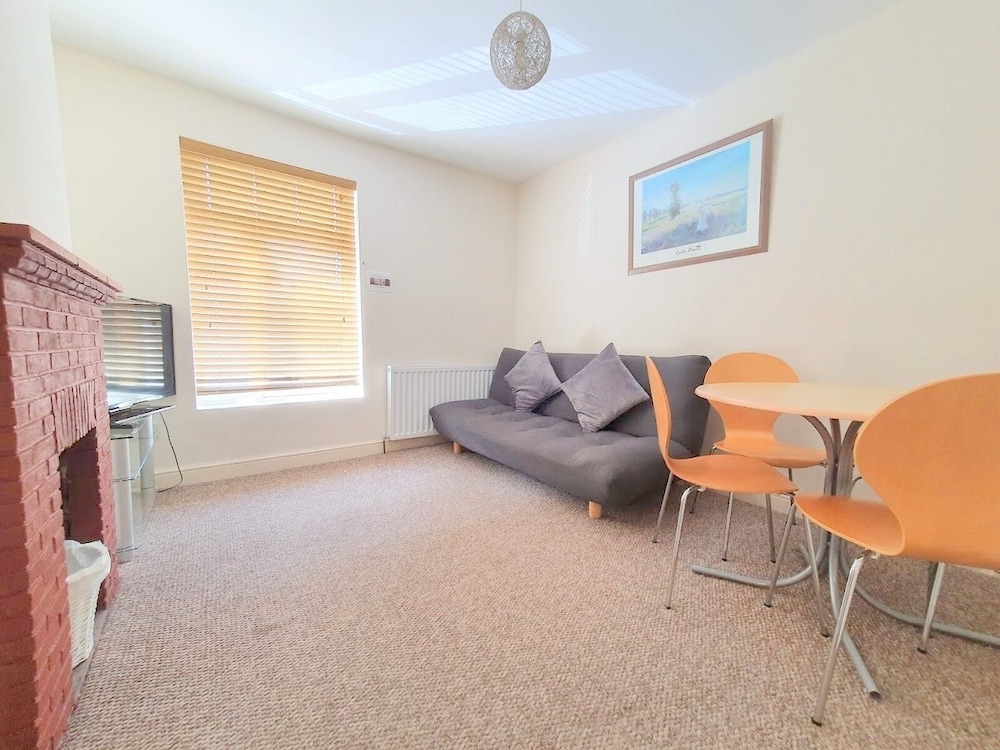 2-bed Flat With Superfast Wi-fi Dw Lettings 29br - Essex